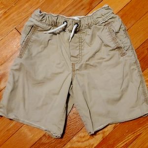 Oshkosh Boy's Khaki shorts. size 4/5